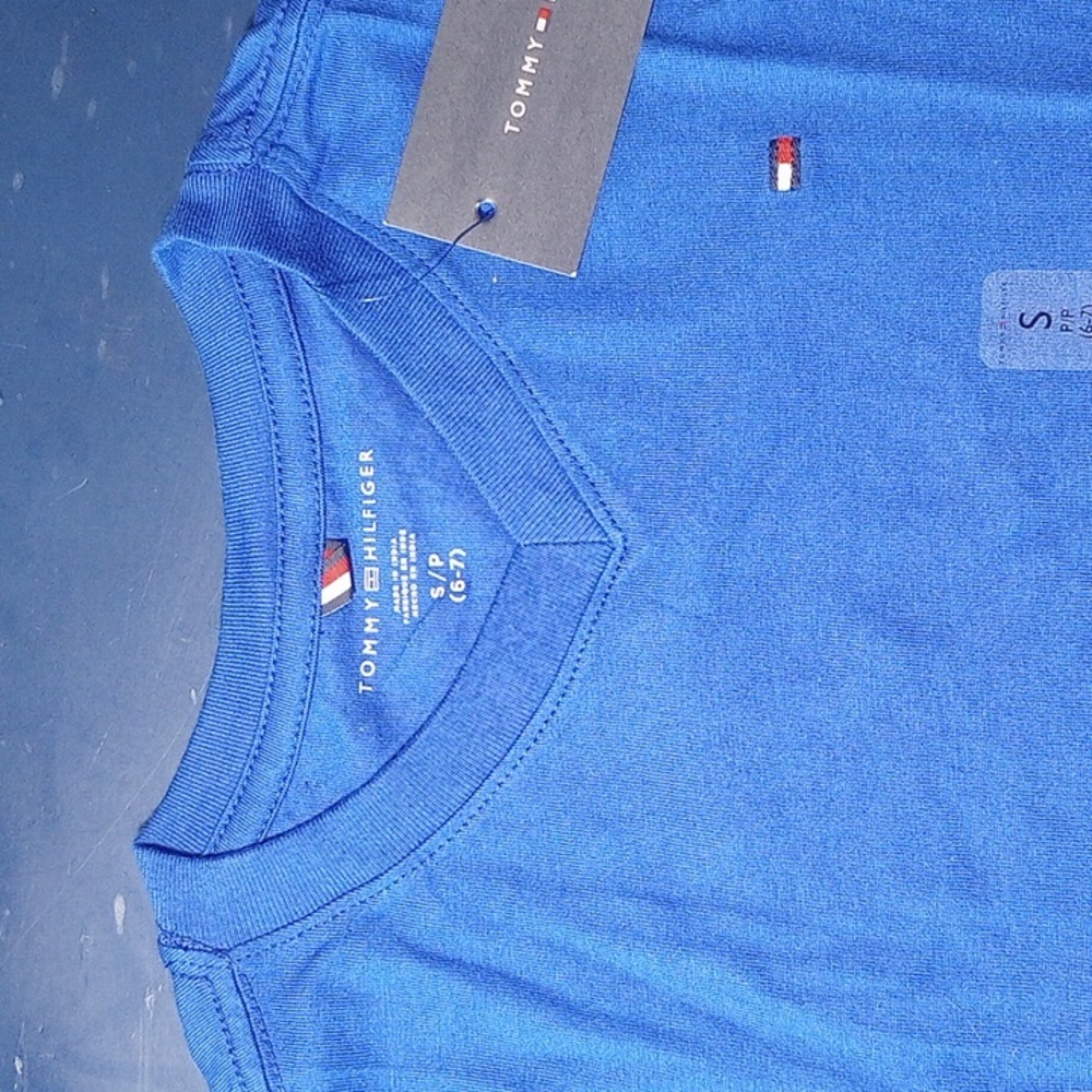 Tommy Hilfiger • shirt collar V • Size S.